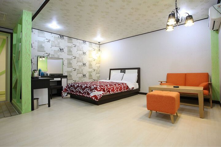 Room 5 of 29
