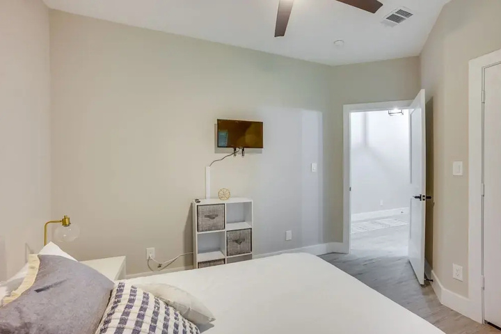 Room 6 of 21