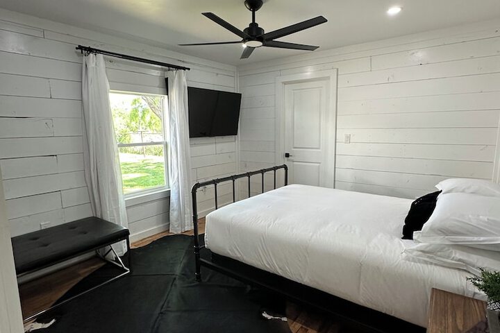 Room 44 of 116