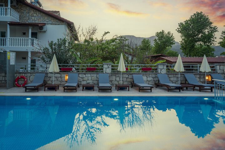 Pool 74 of 178