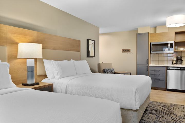 Studio Queen Size Bed (3 of 12)