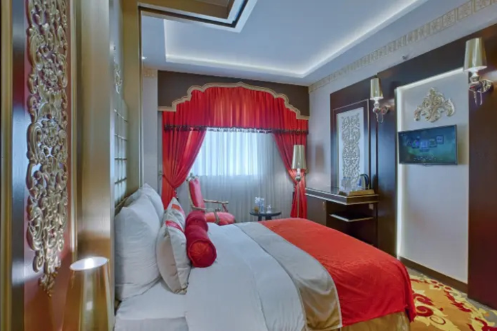 Room 4 of 5