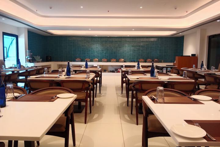 Dining 15 of 18