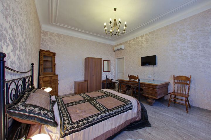 Room 8 of 20