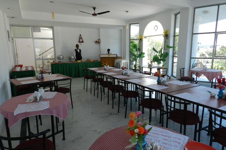 Dining 36 of 46