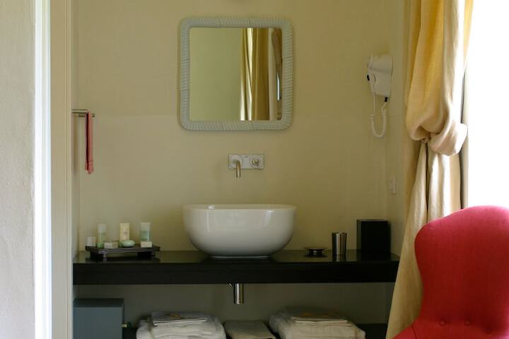 Room 28 of 54