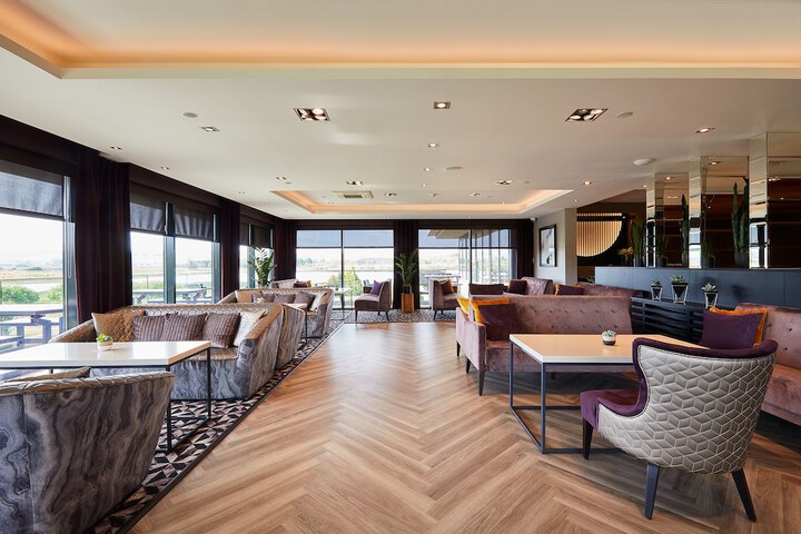 Lounge 59 of 67