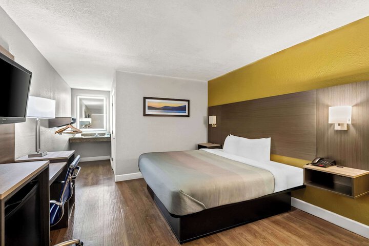 1 King Bed (9 of 16)