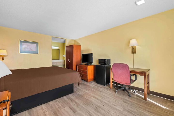 1 King Bed (9 of 13)