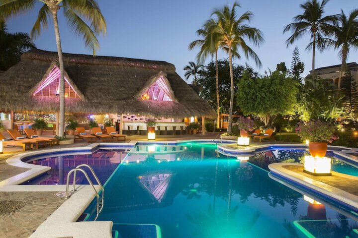Hotel with Pool