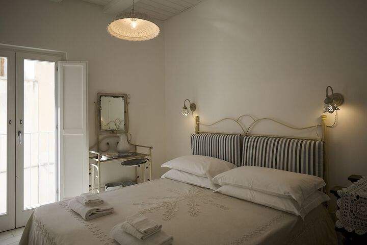 Room 9 of 106