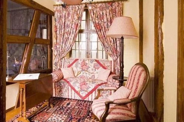 Room 5 of 11