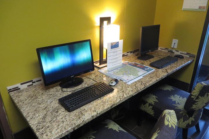 Business Center 54 of 58