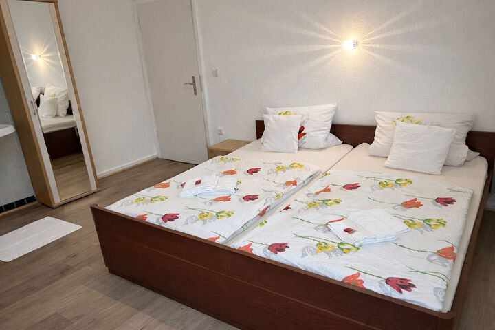 Room 8 of 13