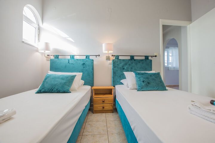Room 4 of 86