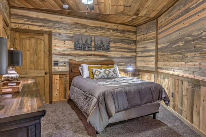 Room 4 of 14