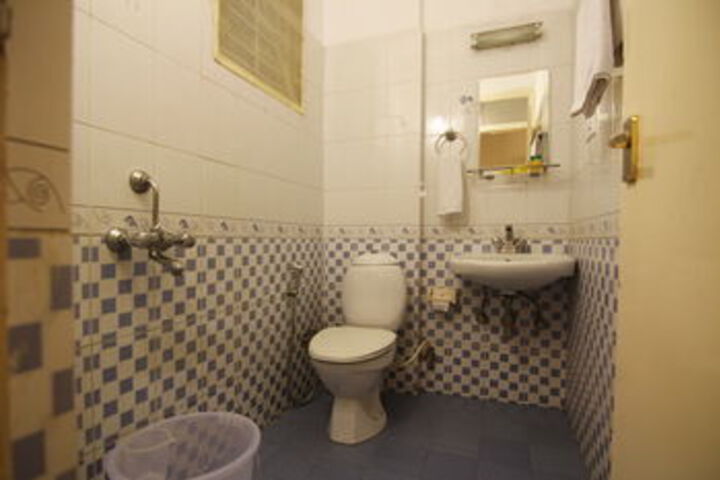 Room 2 of 18