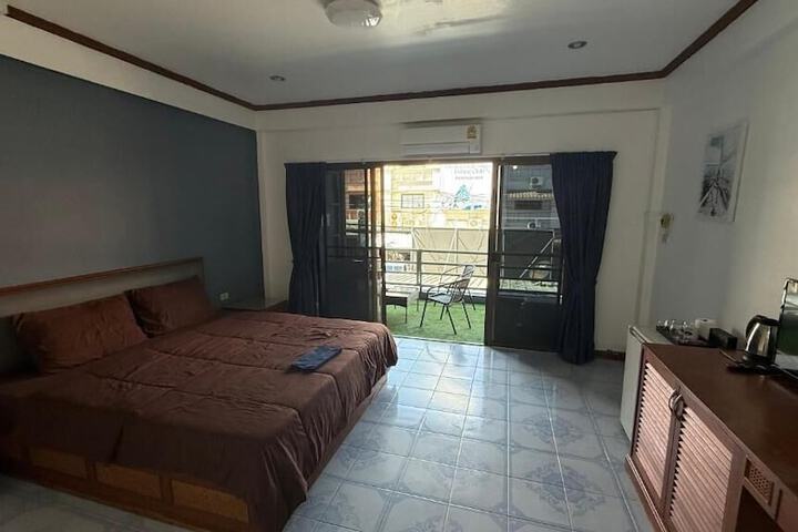 Room 6 of 15
