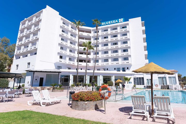 Hotel Pool