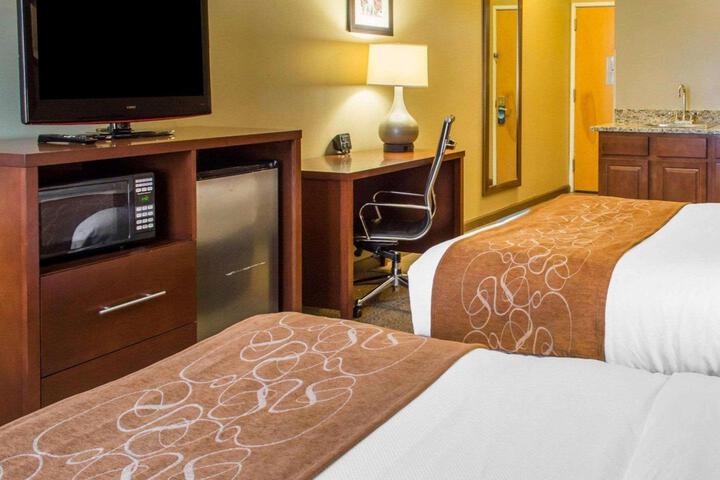 1 King Bed Accessible (3 of 12)