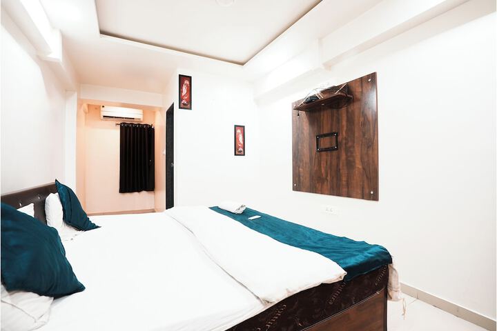 Room 6 of 32