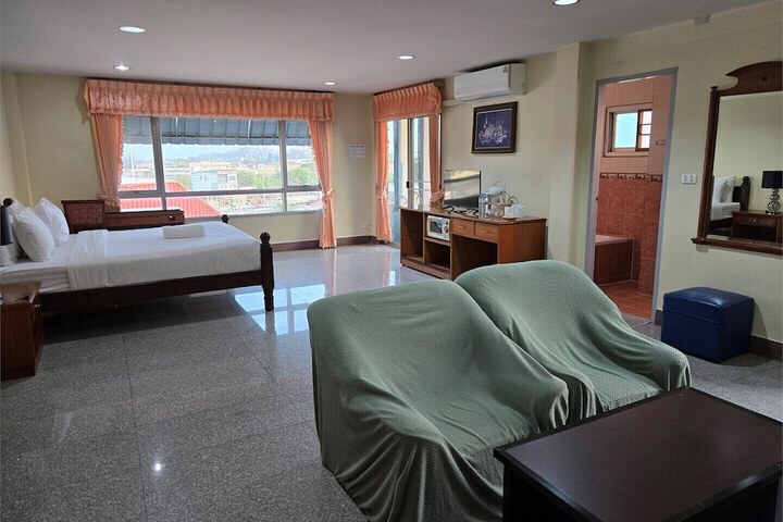 Room 32 of 108