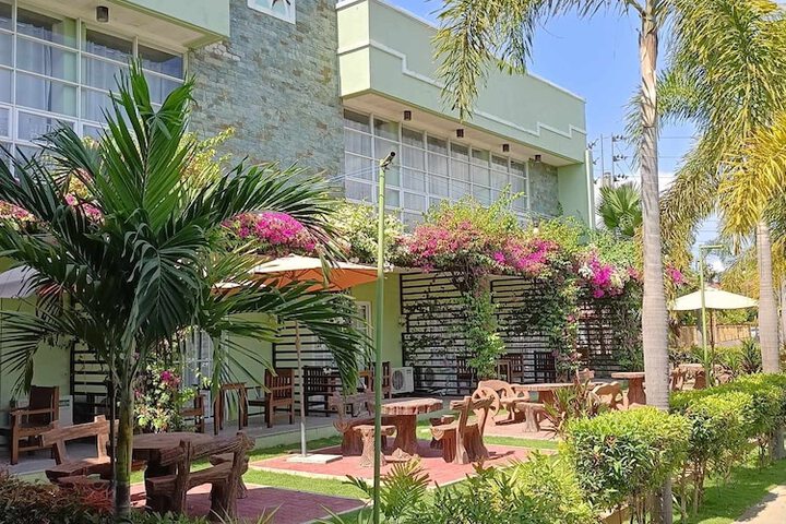 Hotel Exterior 34 of 40