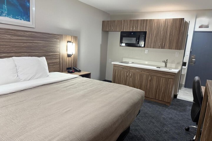 Room 13 of 38