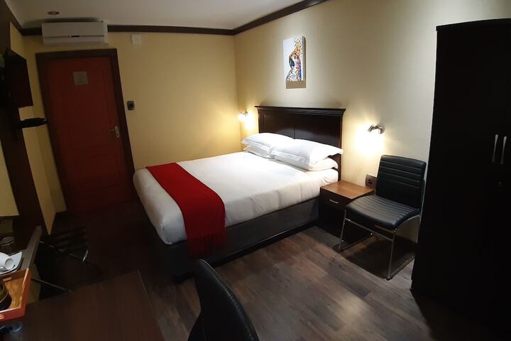 Room 28 of 64