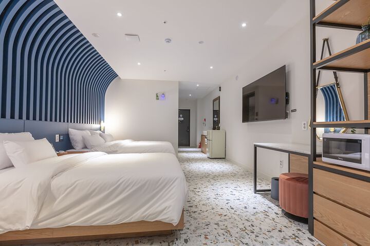 Room 28 of 110