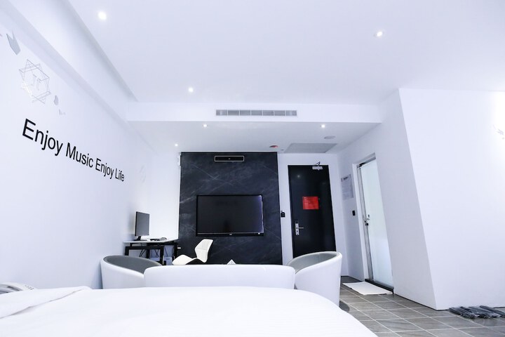 Room 30 of 99