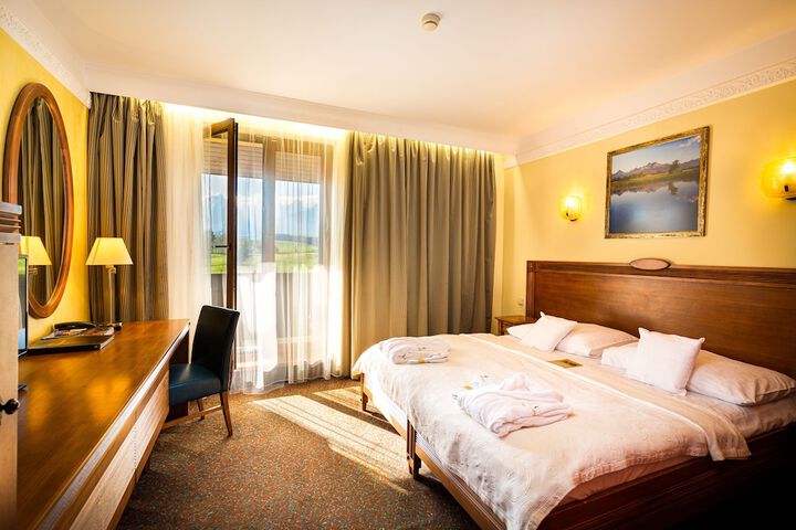 Room 5 of 48