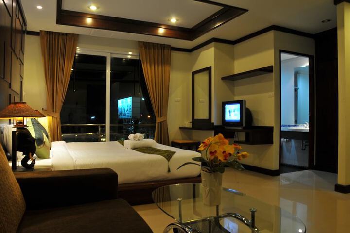 Room 9 of 32