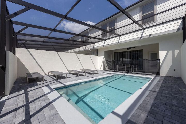Pool 25 of 34