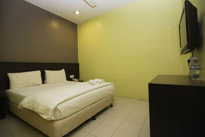 Room 8 of 43