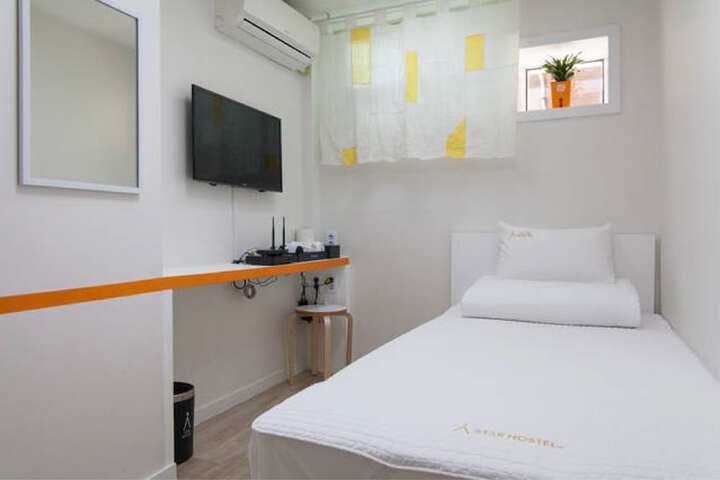 Room 18 of 60