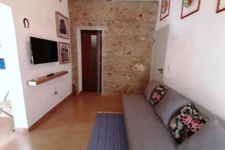 Room 10 of 19