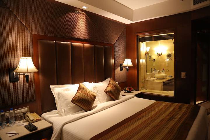Room 33 of 84