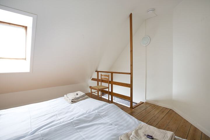 Room 4 of 29