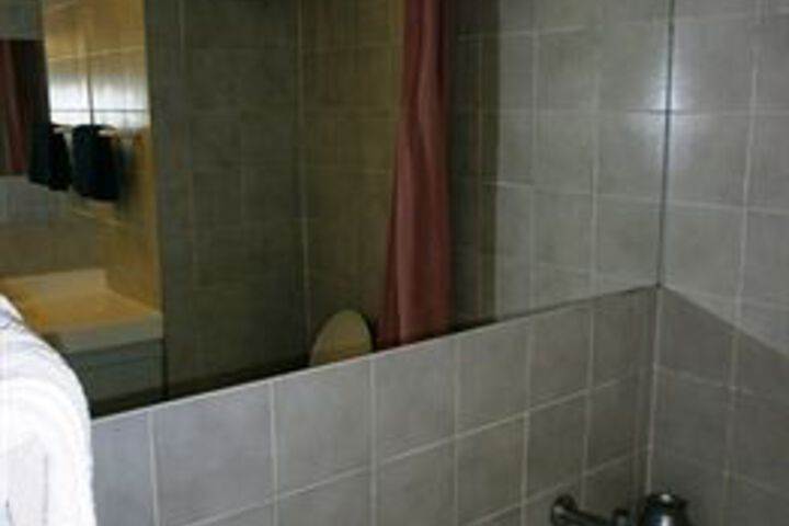 Room 8 of 101