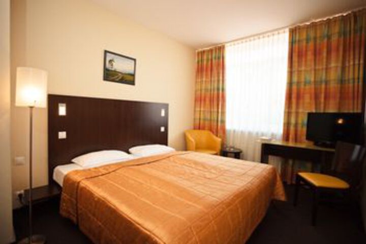 Room 10 of 13