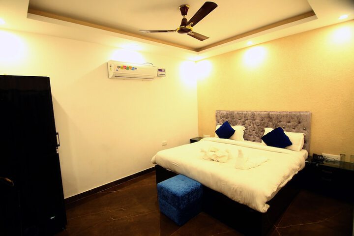 Room 16 of 35