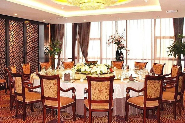 Dining 10 of 14