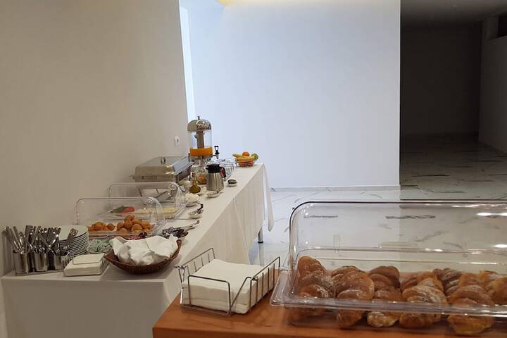 Breakfast/Coffee Service 97 of 111