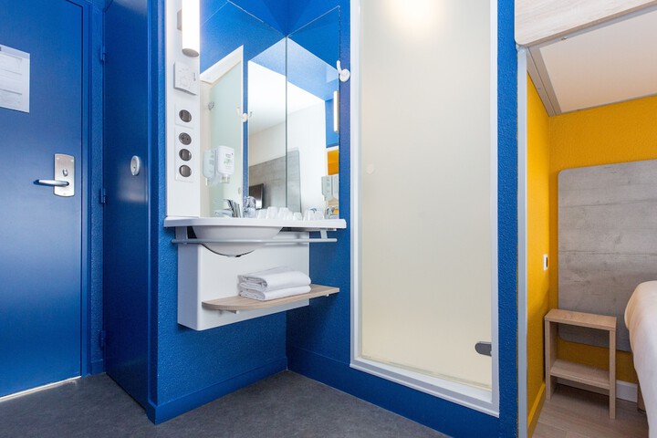 Room 20 of 37