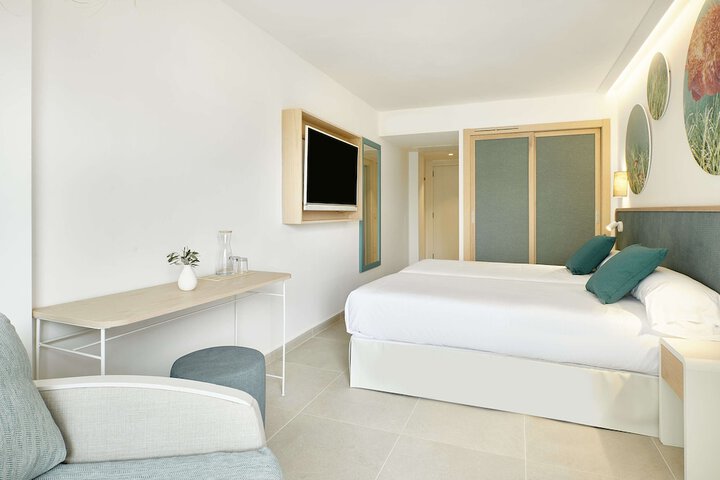 Room 4 of 81