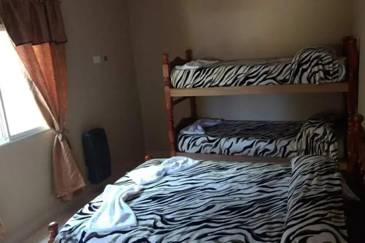 Room 4 of 12