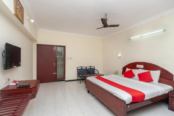 Room 4 of 12