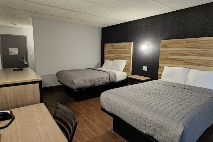 Deluxe 2 Double Beds (1 of 17)