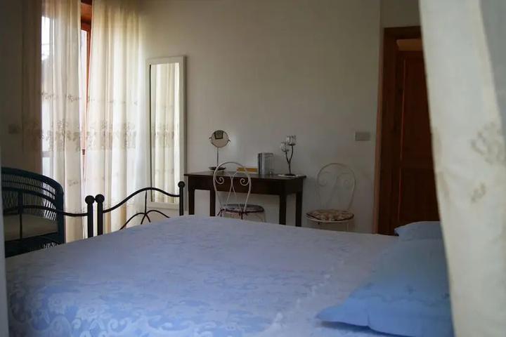 Room 4 of 15